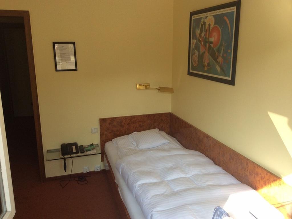 Hotel Die Post Offenbach am Main Szoba fotó
