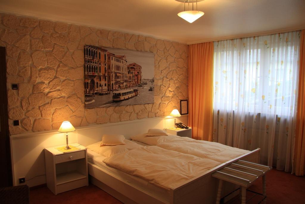 Hotel Die Post Offenbach am Main Szoba fotó